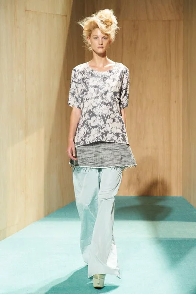 Look 10